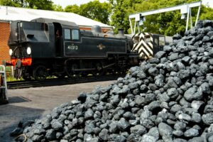 Od portu do pieca - Kompleksowy przewodnik po zakupie i transporcie węgla